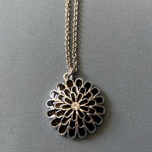 3/$10 Silver Tone Flower Pendant Necklace
